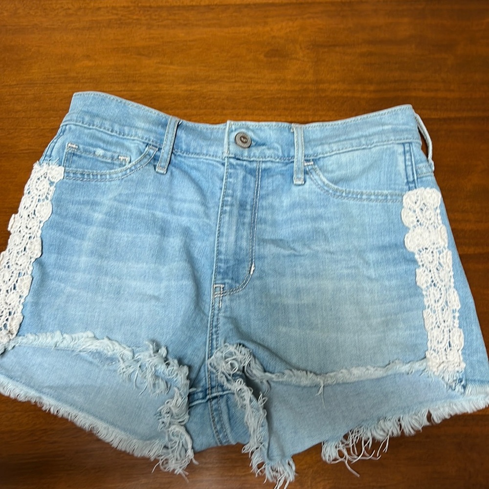 Brand: Hollister, Size: 3, Waist: 26 inches